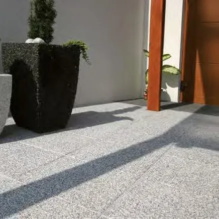 SEMMELROCK LA LINIA / dlaždice 40,5x40,5x3,8 cm, jemně vymývaný povrch, povrchová ochrana Semmerlock Protect - granit světlá