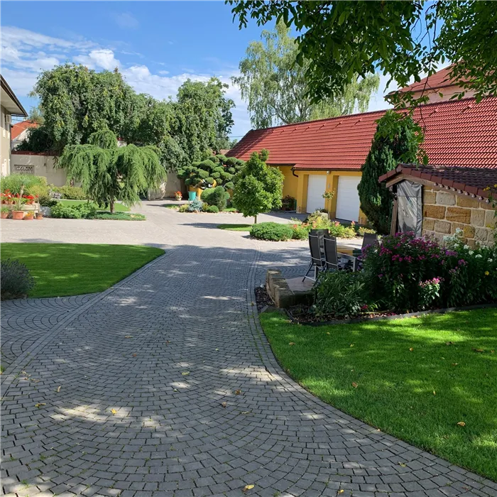 SEMMELROCK ARTE Pražská kostka / segmentová oblouková dlažba, výška 10 cm, PaveLock System - šedočerná stínovaná