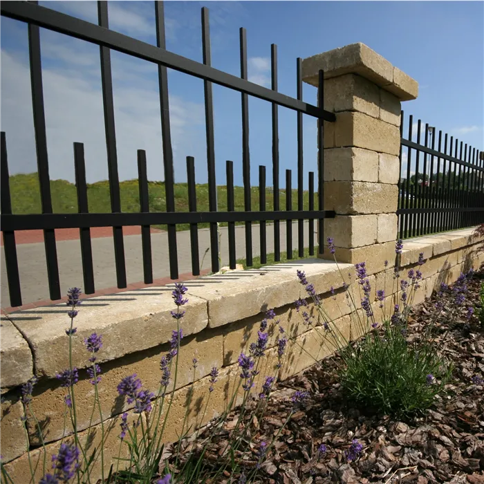 SEMMELROCK CASTELLO / plotový systém - základní kámen 40x20x14 cm, otloukaný povrch, rustikální vzhled, nepravidelné hrany - písková