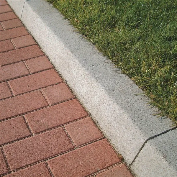 SEMMELROCK SILNIČNÍ OBRUBNÍK I / půlka 50x15x25 cm, hloubka zapuštění 10 cm - šedá